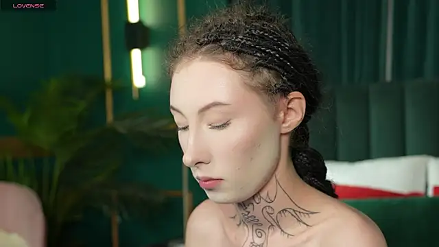 roxy morrison x online show from July 5, 2026, 3:33 am