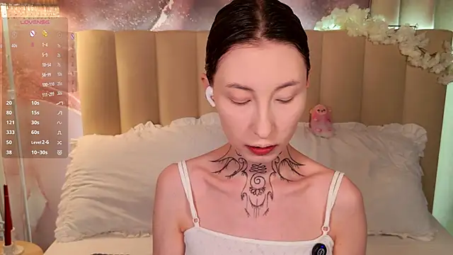 roxy morrison x online show from April 19, 2026, 1:23 pm