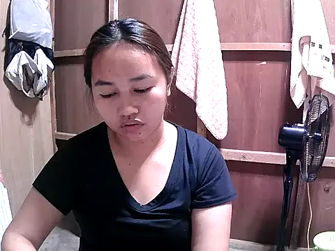 Snapshot of Cloudette_17 chatting on February 28, 2026, 10:15 am Cloudette 17 online show from February 28, 2026, 10:15 am