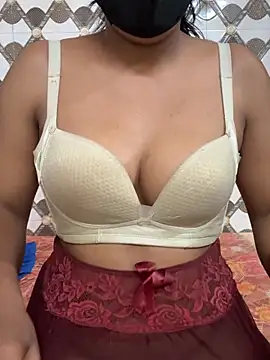 Snapshot of lovely_siaa chatting on April 21, 2026, 4:46 pm lovely siaa online show from April 21, 2026, 4:46 pm