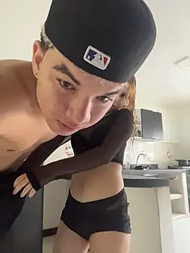 VelvetPassion online show from April 16, 2026, 9:39 pm