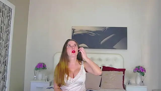 Snapshot of AzeliaHart chatting on February 12, 2026, 5:29 am AzeliaHart online show from February 12, 2026, 5:29 am