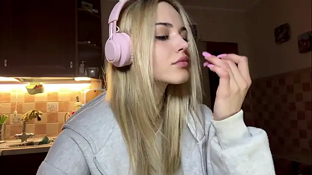 Evva mayy online show from February 22, 2026, 4:41 pm