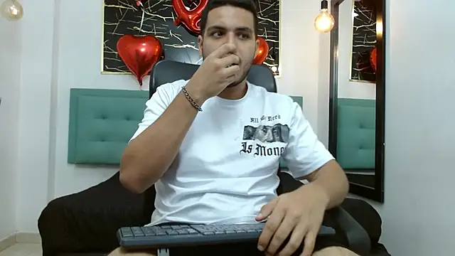 Snapshot of Trevor_Ash chatting on February 18, 2026, 3:37 am Trevor Ash online show from February 18, 2026, 3:37 am