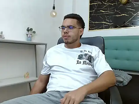 Snapshot of Trevor_Ash chatting on February 13, 2026, 3:28 am Trevor Ash online show from February 13, 2026, 3:28 am