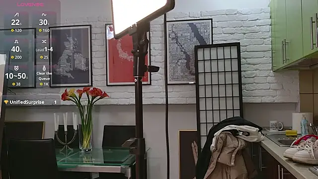 NicolePalm online show from March 4, 2026, 4:53 am