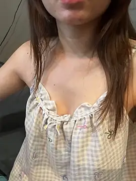 Nixie-Nixie online show from May 21, 2026, 2:14 pm