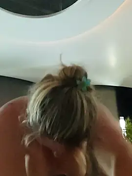 Julia2027 online show from March 10, 2026, 3:16 pm