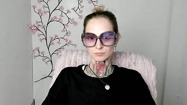 Snapshot of Esmi_Winter chatting on July 11, 2026, 11:32 am Esmi Winter online show from July 11, 2026, 11:32 am
