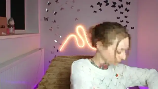 Esmi Winter online show from March 24, 2026, 6:24 am