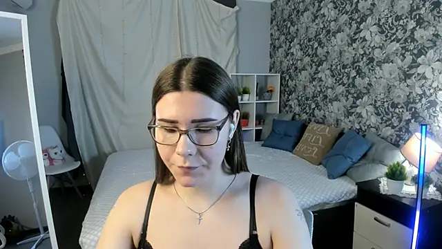Coraline kitty online show from April 28, 2026, 12:42 pm