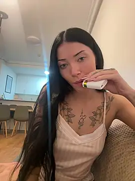 Karmenlovex online show from March 13, 2026, 7:19 pm