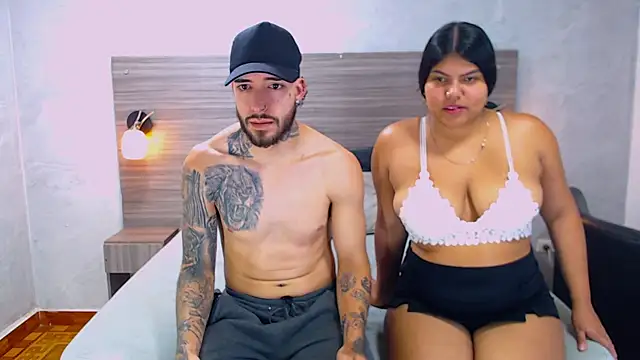 Snapshot of Paulina_And_Tayron chatting on February 10, 2026, 7:35 pm Paulina And Tayron online show from February 10, 2026, 7:35 pm