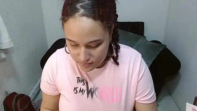 leilanewgirl online show from March 10, 2026, 12:42 pm