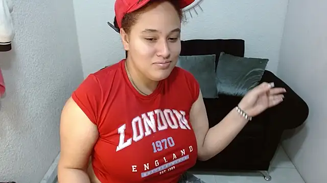 leilanewgirl online show from April 15, 2026, 12:32 pm