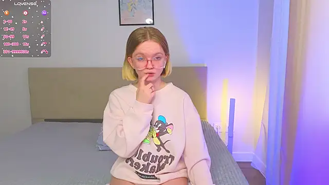 Snapshot of StellaBunny chatting on February 17, 2026, 10:23 am StellaBunny online show from February 17, 2026, 10:23 am