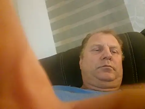 Snapshot of Demik71 chatting on February 9, 2026, 6:06 pm Demik71 online show from February 9, 2026, 6:06 pm