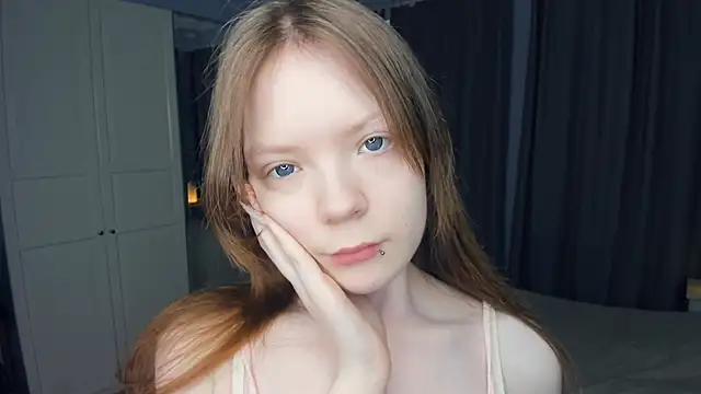 LavenderMitten online show from April 5, 2026, 5:47 am