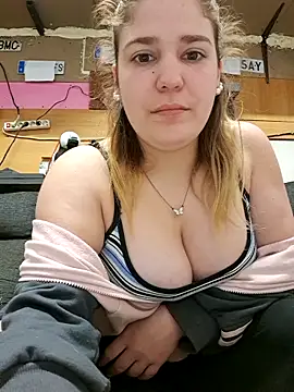 Dulcexpecado online show from April 19, 2026, 5:25 pm