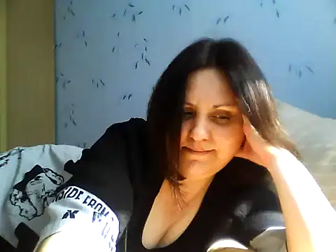 LockyCharm111 online show from April 8, 2026, 10:28 am