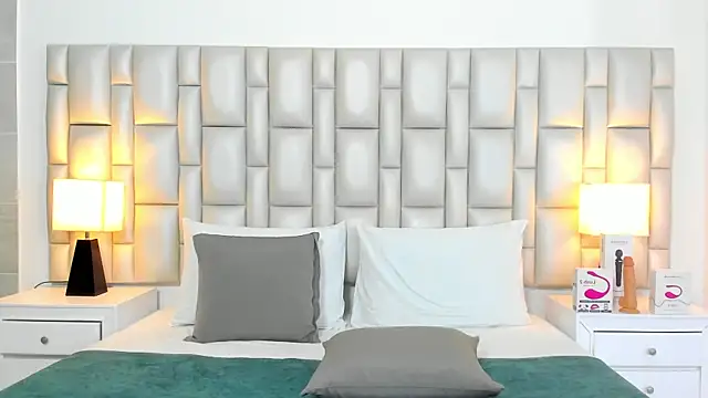 paola katy dicks online show from March 14, 2026, 1:39 pm