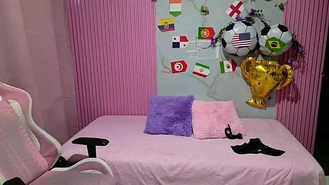 Sophie19   online show from July 6, 2026, 12:23 pm