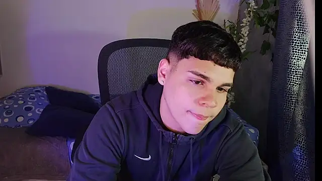 eithan jonnes online show from April 10, 2026, 9:11 pm