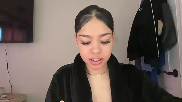 Snapshot of lizabbyyy chatting on May 25, 2026, 8:07 pm lizabbyyy online show from May 25, 2026, 8:07 pm