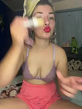 Luna33- online show from April 14, 2026, 11:21 pm