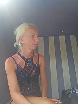 Snapshot of PinkladyCora chatting on July 13, 2026, 12:15 pm PinkladyCora online show from July 13, 2026, 12:15 pm