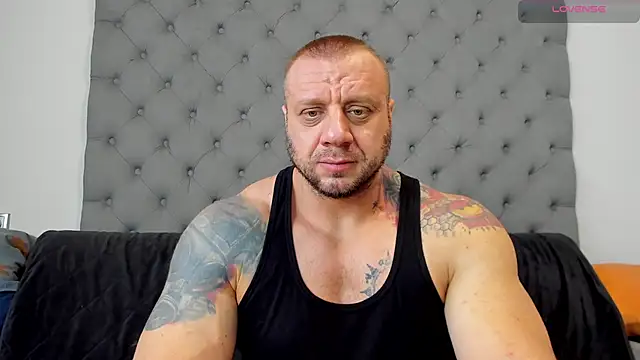 Snapshot of Samson_Legend chatting on December 15, 2025, 10:32 am Samson Legend online show from December 15, 2025, 10:32 am