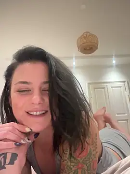 alwayshornyvivi online show from February 17, 2026, 9:01 pm