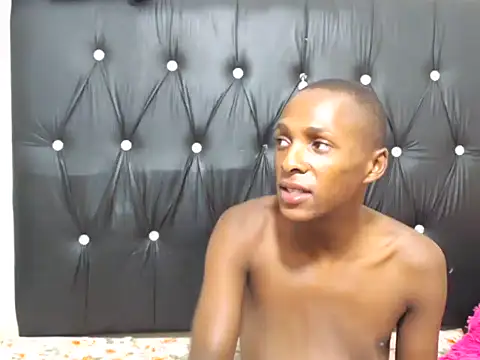 Snapshot of NtandoXx chatting on February 15, 2026, 8:41 pm NtandoXx online show from February 15, 2026, 8:41 pm