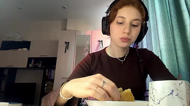 AliceCarrol online show from March 5, 2026, 1:08 pm