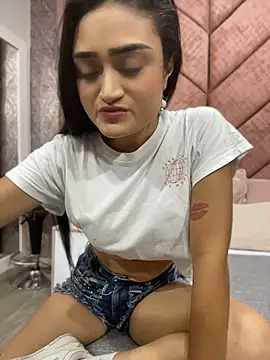 Sunny Linn online show from April 11, 2026, 3:16 pm