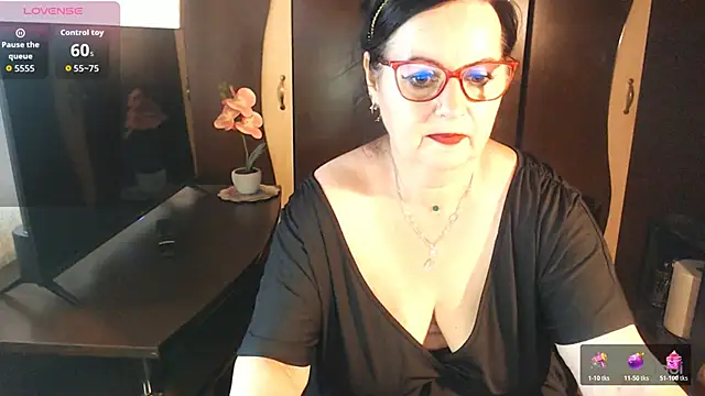 Snapshot of exiMIlf chatting on June 18, 2026, 2:55 pm exiMIlf online show from June 18, 2026, 2:55 pm