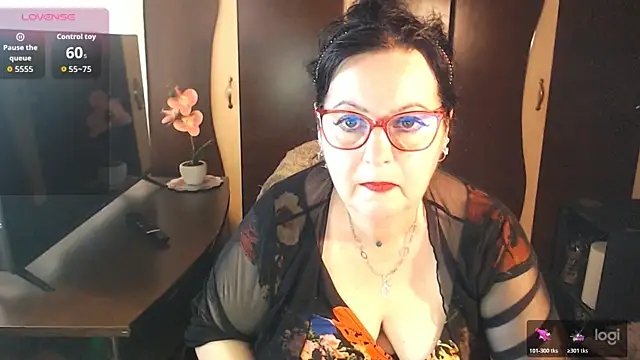 Snapshot of exiMIlf chatting on May 22, 2026, 12:47 pm exiMIlf online show from May 22, 2026, 12:47 pm