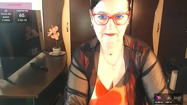 Snapshot of exiMIlf chatting on May 13, 2026, 11:28 am exiMIlf online show from May 13, 2026, 11:28 am