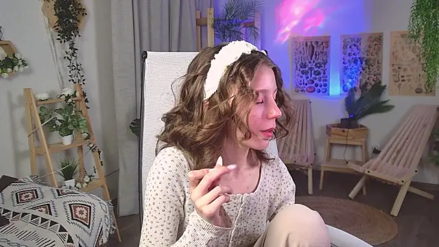 ElliFrankenweenie online show from April 13, 2026, 6:17 am