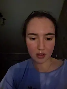RedginBluebersky online show from May 4, 2026, 3:37 pm