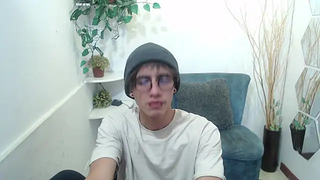 Snapshot of AaronBeer_ chatting on March 3, 2026, 12:56 pm AaronBeer online show from March 3, 2026, 12:56 pm