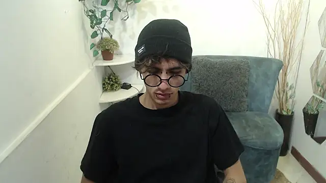 Snapshot of AaronBeer_ chatting on February 26, 2026, 11:43 am AaronBeer online show from February 26, 2026, 11:43 am