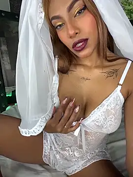 Snapshot of SinLunaXXX chatting on May 22, 2026, 9:35 pm SinLunaXXX online show from May 22, 2026, 9:35 pm