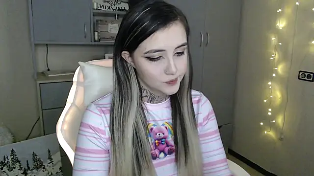 Rin Tozier online show from March 9, 2026, 1:31 am