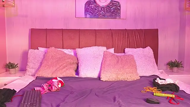 emma wilder  online show from April 1, 2026, 8:17 pm