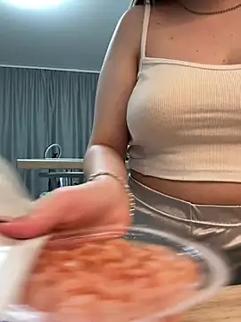 Snapshot of heavenly_charm chatting on February 25, 2026, 3:01 pm heavenly charm online show from February 25, 2026, 3:01 pm