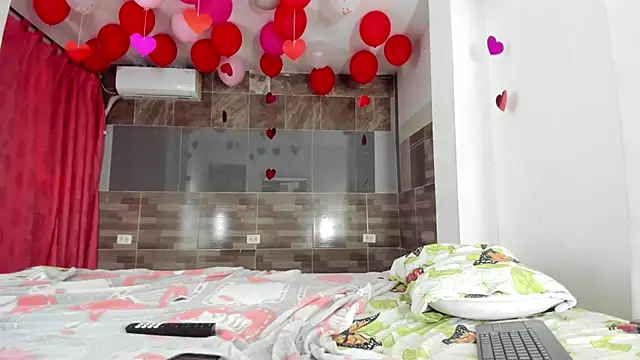 violett laraa online show from February 20, 2026, 8:33 pm