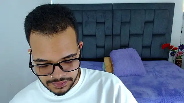 Snapshot of J_black_ chatting on February 10, 2026, 9:47 pm J black online show from February 10, 2026, 9:47 pm