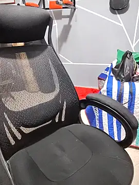 haffsa   online show from April 18, 2026, 11:05 pm