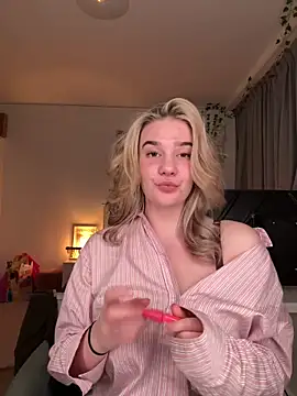 SexyVeloura online show from March 5, 2026, 8:05 pm